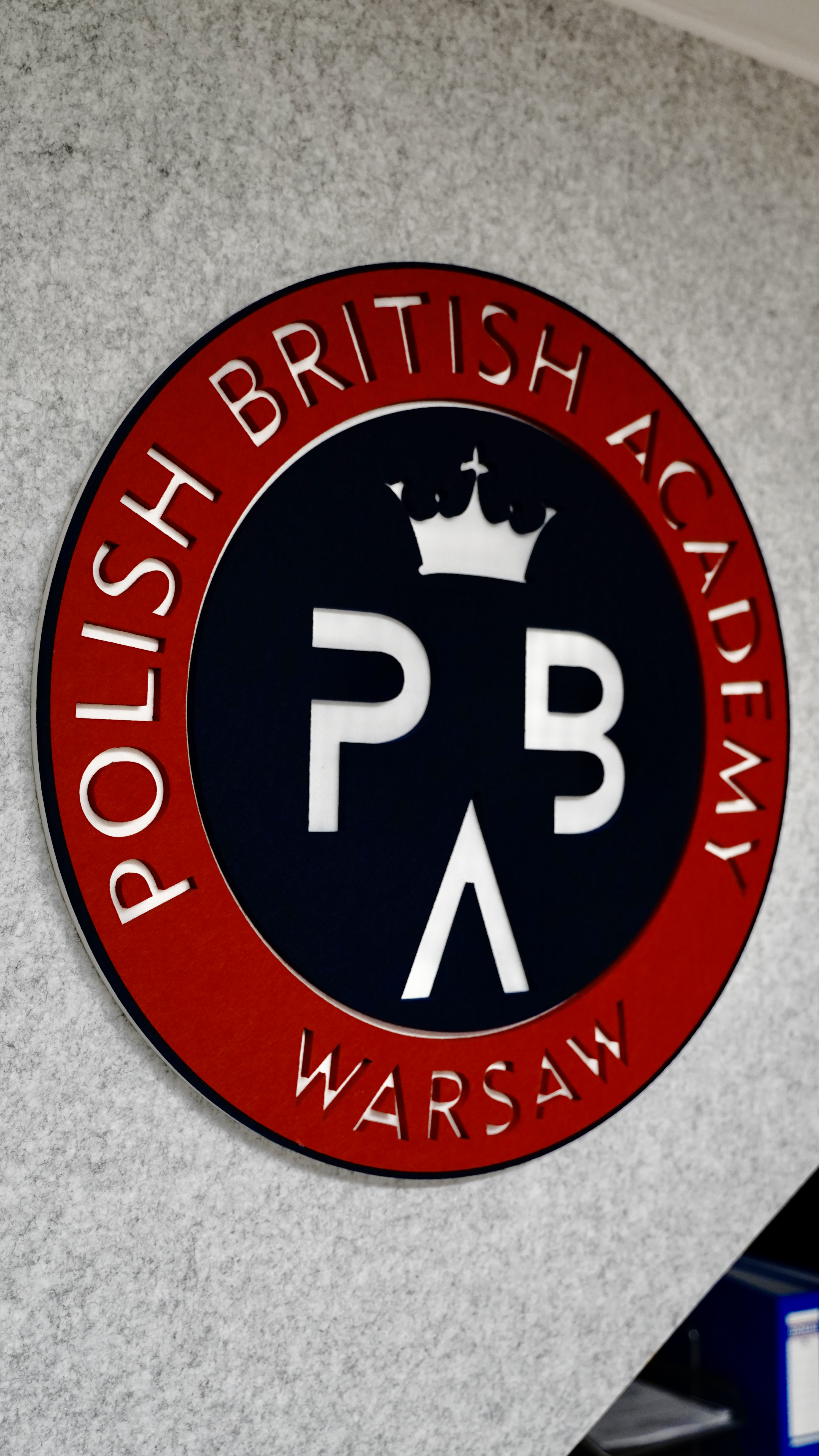 Panel akustyczny BAZA - kolor Plaster, Logo z paneli akustyczny 